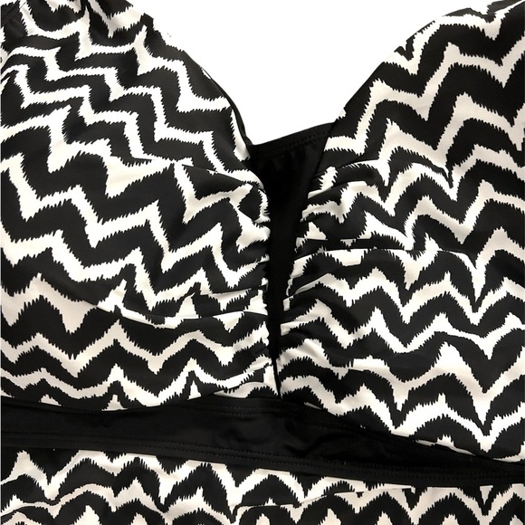 Plus Sz NWT Perona Womens Swim Top Size 26W Padded Bra Multi Color w/Ad Straps - Picture 3 of 3